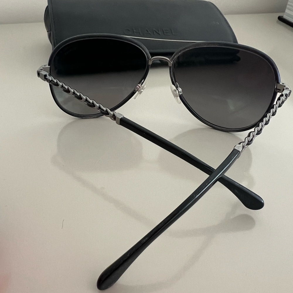 Authentic Chanel Violet
Calfskin Metal Aviator Pilot
Sunglasses 4219Q